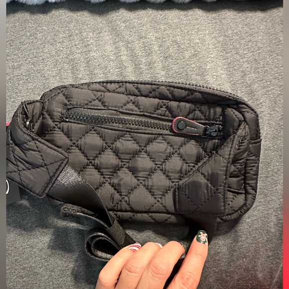 Bnwt BC Bags Bumb/Belt Bag puffer material - Picture 3 of 8